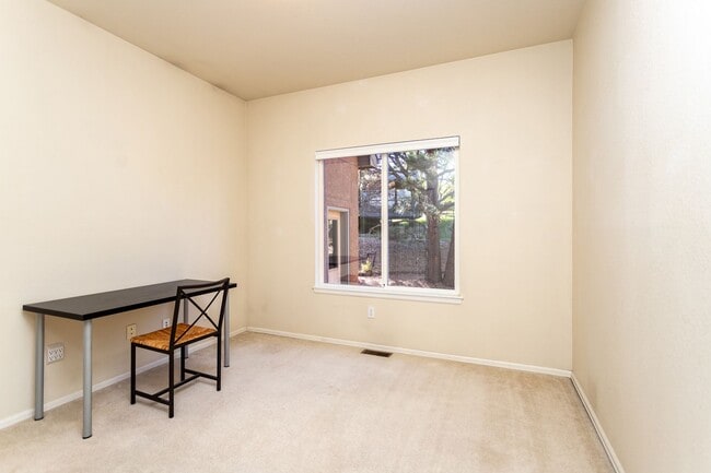 Building Photo - Peaceful University Park Home with Mountai...