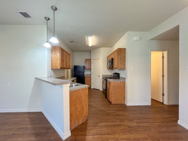 Building Photo - 1517 Justin Lp