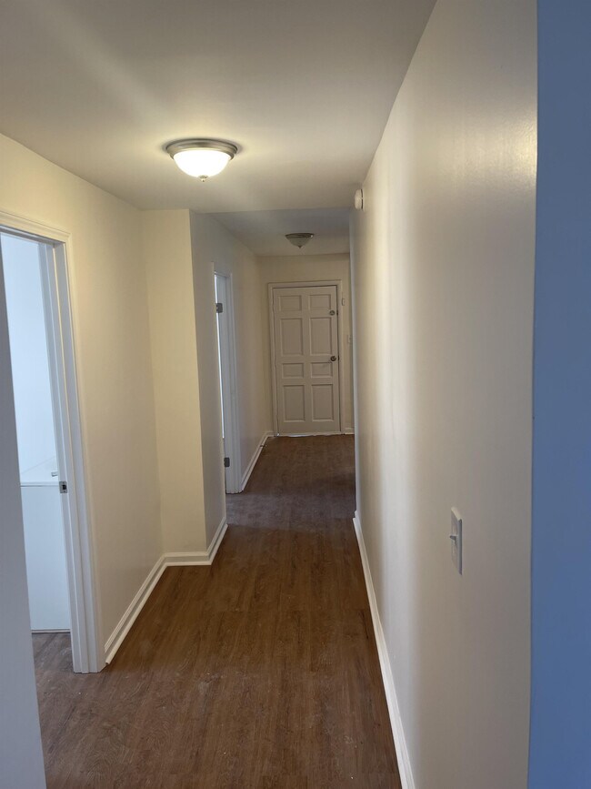 Building Photo - 418 Breckenridge St