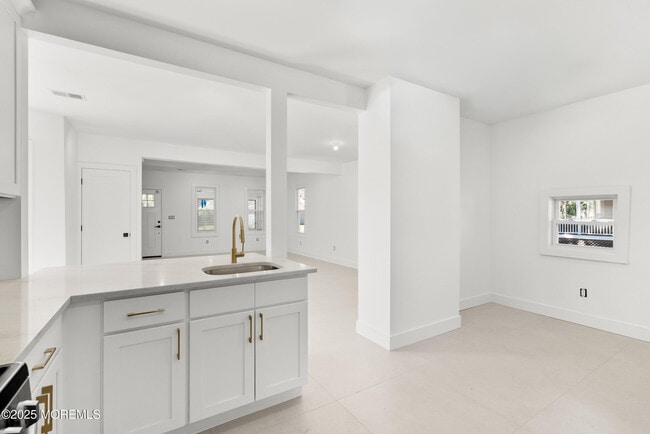 Building Photo - 448 Monmouth Rd