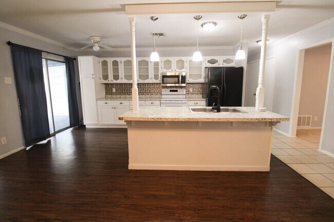 Building Photo - 10535 Breeds Hill Dr