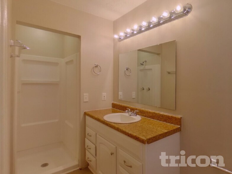 Building Photo - 3959 Notre Dame Pass