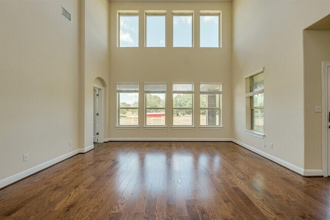 Building Photo - 4233 Privacy Hedge St