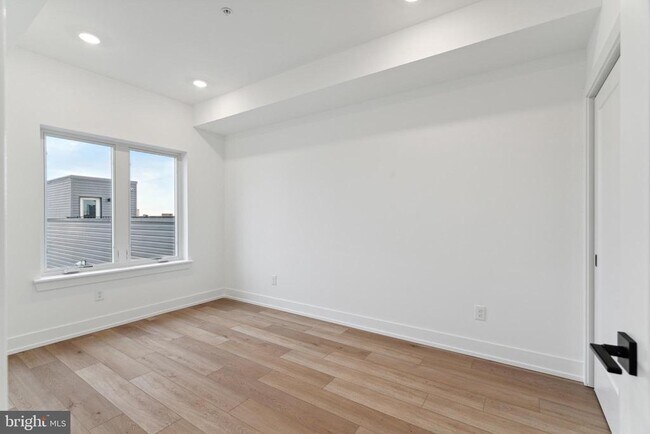 Building Photo - 901 Leland St