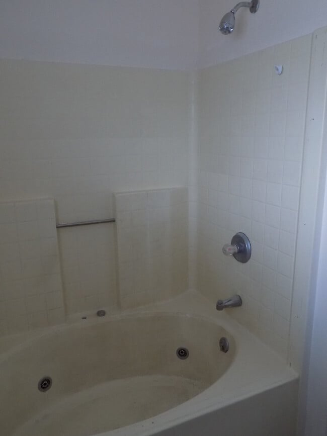 Building Photo - 1865 Hope St