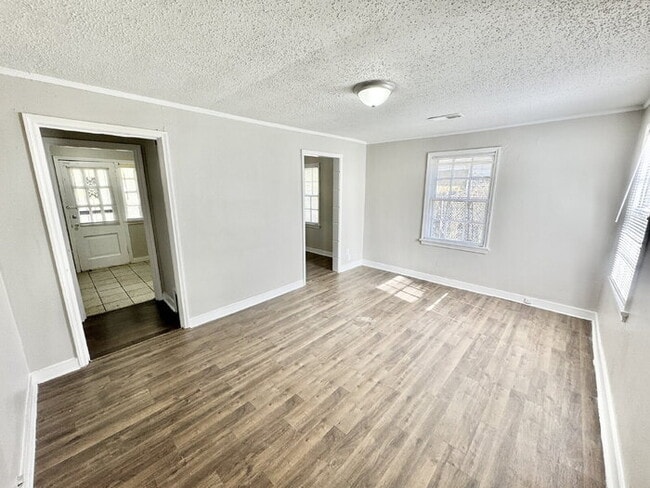 Building Photo - 2736 Dunn Ave