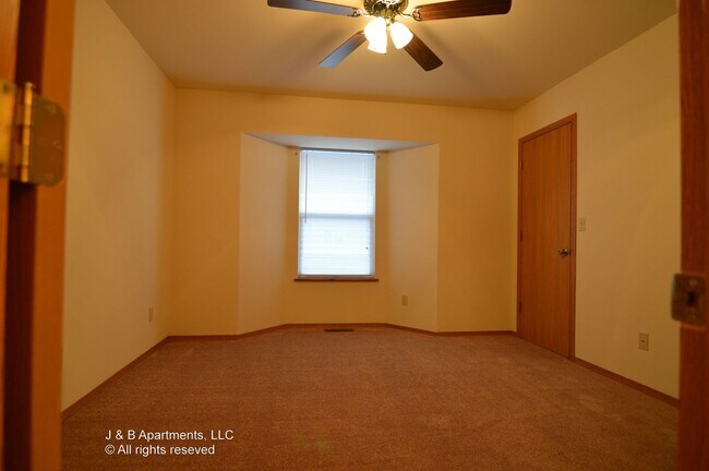 Building Photo - 20309 Skyview Dr