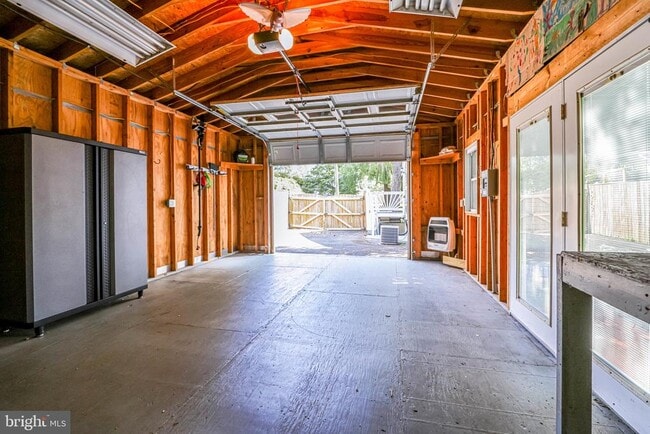 Building Photo - 4038 Maple St