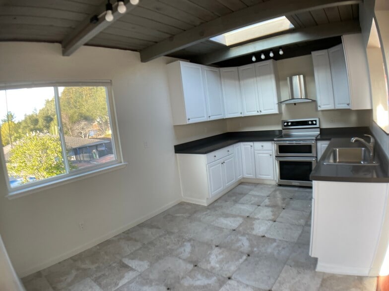 Building Photo - 117 Christel Oaks Dr