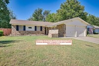 Building Photo - 320 Gardenia Ct