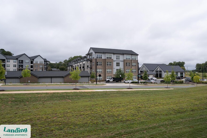 Building Photo - 16200 Croft Dr