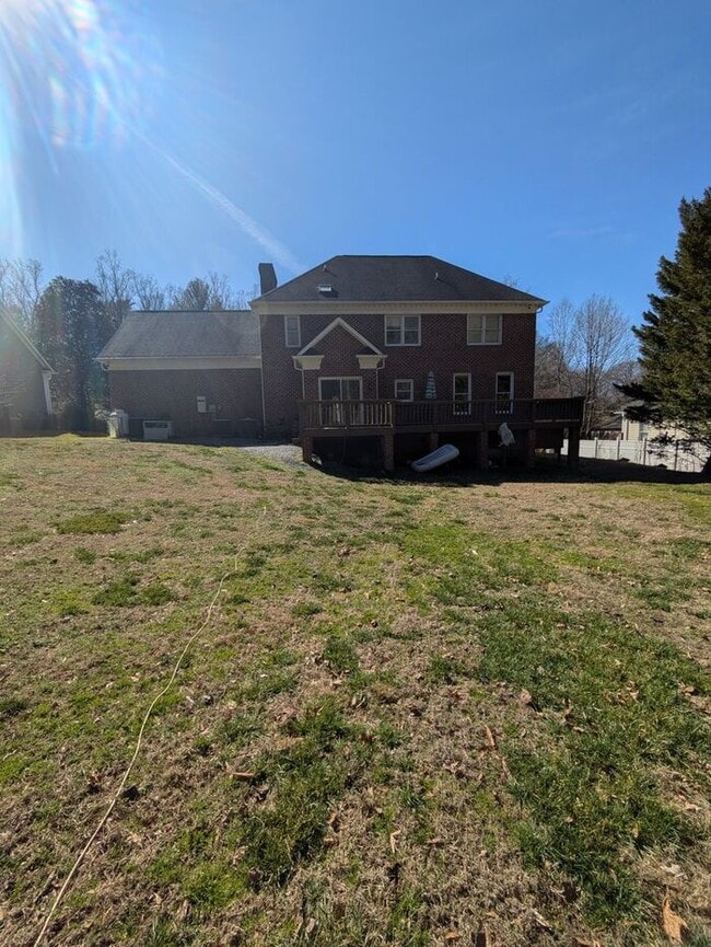 Building Photo - Four Bedroom Single Family Home in Hickory, NC!