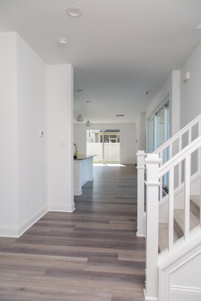 Building Photo - 14275 Larson Dr