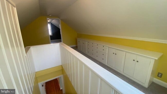 Building Photo - 417 W Maple Rd