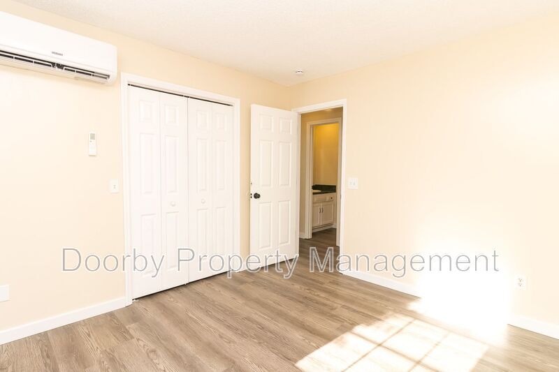 Building Photo - 2425 Ashmore Ave