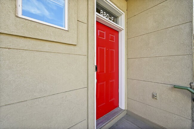 Building Photo - $3,150.00 - 2 Beds, 2.5 Baths, Apartment i...