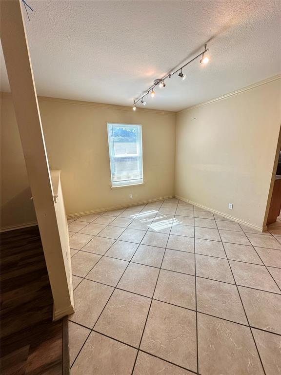 Building Photo - 6913 Sabrina Dr