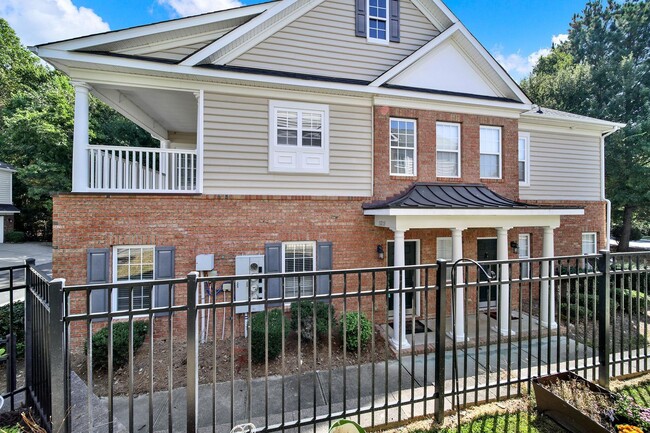 Building Photo - Lovely Two Bed Two Bath Townhome in Ballan...