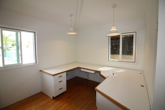 Building Photo - 1010 Tourmaline St