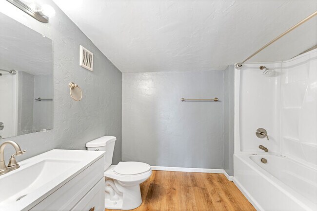Building Photo - 163 Plummer Ave