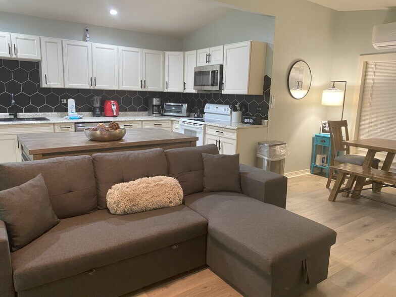 Building Photo - 314 Jasmine Pl