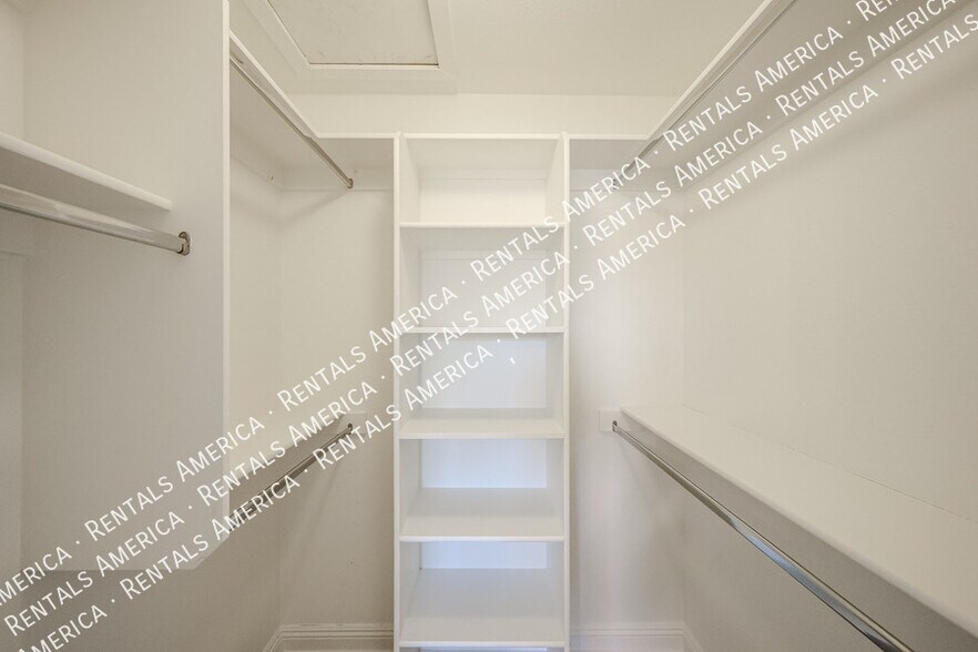 Building Photo - 11621 N 30th St