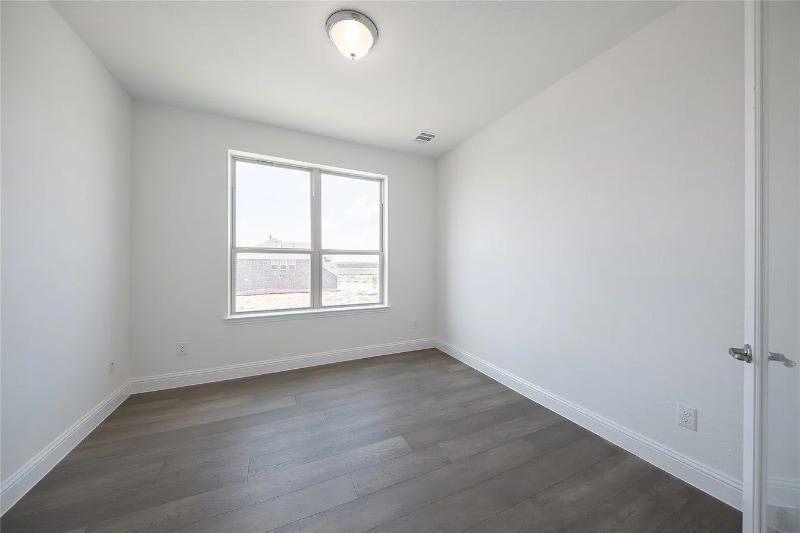 Building Photo - 2420 Bernham Dr