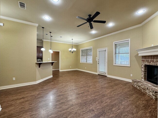 Building Photo - 309 Ash Dr