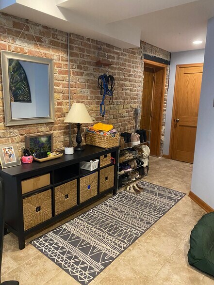 Entry area - 3014 W Palmer