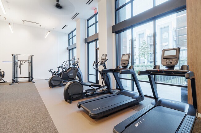 Building Photo - 10505 Deerwood Rd