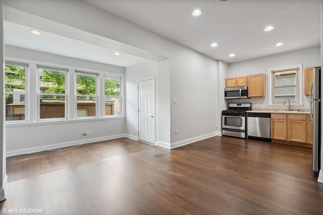 Building Photo - 1307 W Newport Ave