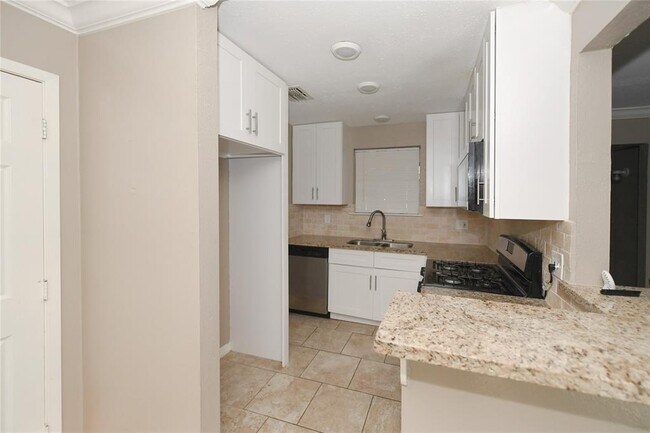 Building Photo - 7703 Mosewood St