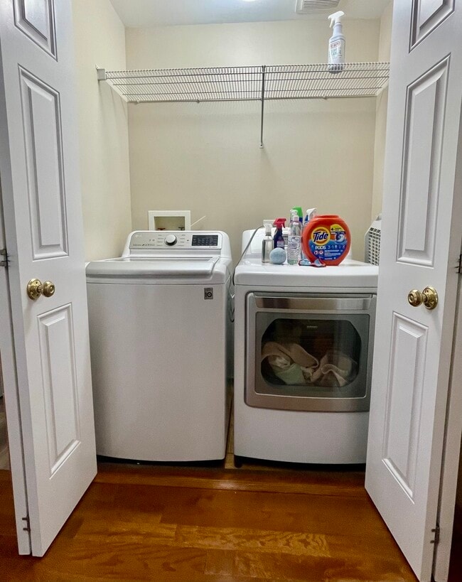 Building Photo - 517 Willow Way