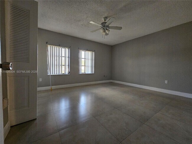 Building Photo - 5317 SW 140th Pl