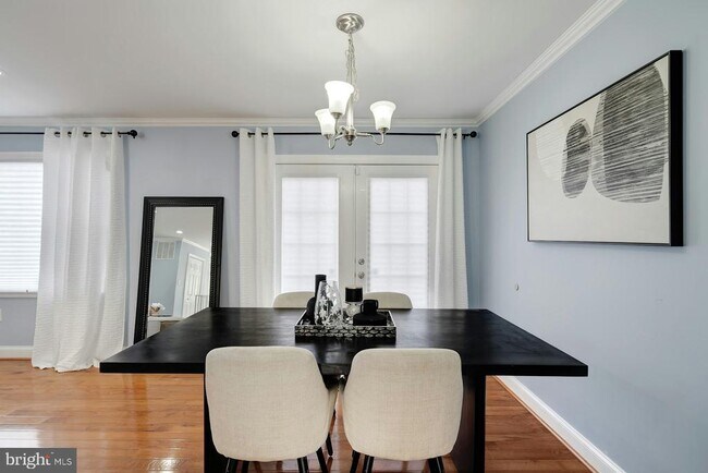 Building Photo - 900 E Tantallon Dr