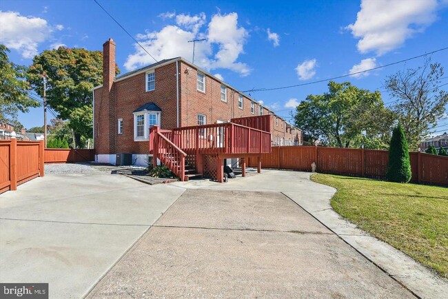 Primary Photo - 1601 Thetford Rd
