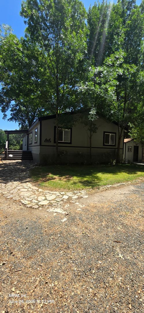 Building Photo - Large 3 bedroom home in the country