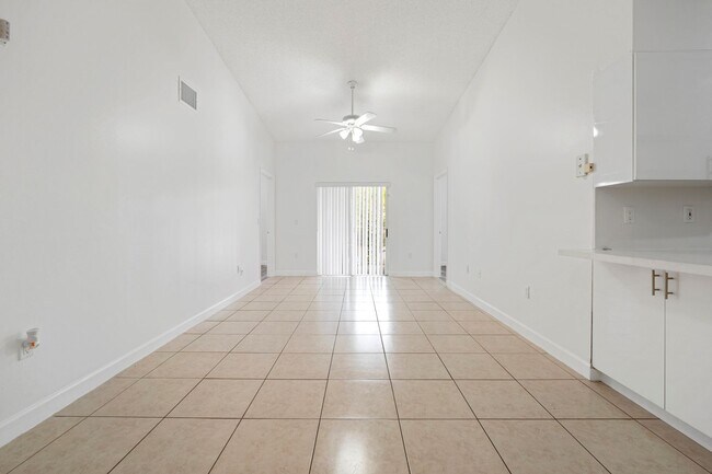 Building Photo - SPACIOUS 2/2 UNIT CENTRALLY LOCATED