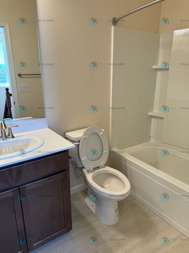 Building Photo - Modern Comfort and Convenience: Stylish 2-...