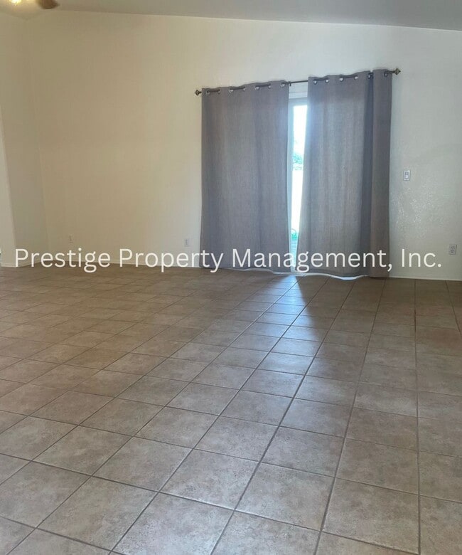 Building Photo - Charming All Tile 4/2 Rita Ranch Home