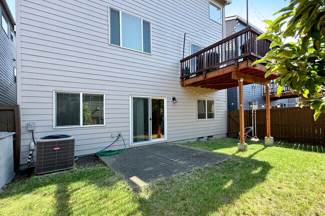 Building Photo - 16965 NW Trillium St