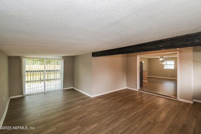 Building Photo - 335 Bonnlyn Dr