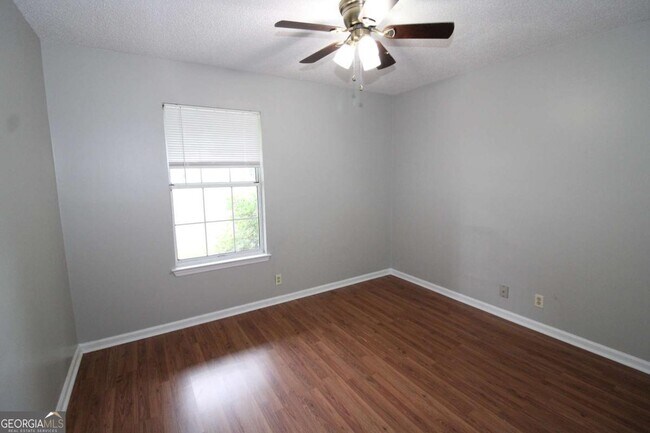 Building Photo - 208 Woodbridge Rd