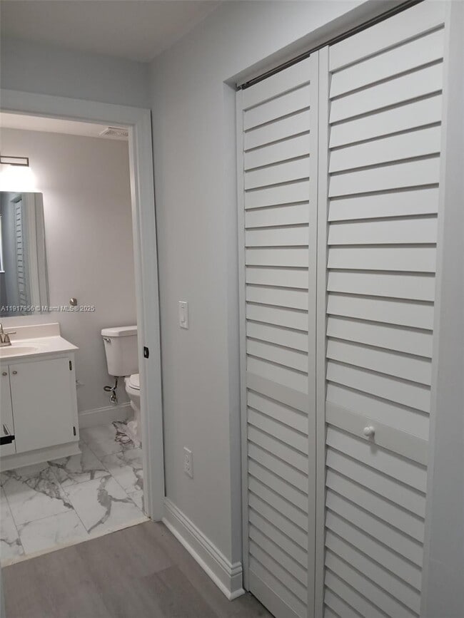 Building Photo - 7300 NW 114th Ave