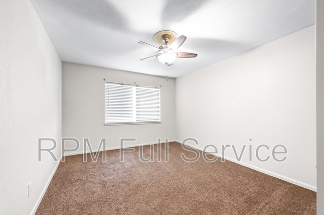 Building Photo - 810 Bellevue Rd