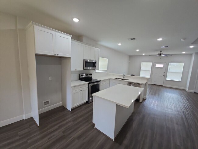 Building Photo - 8235 Locksley Rd