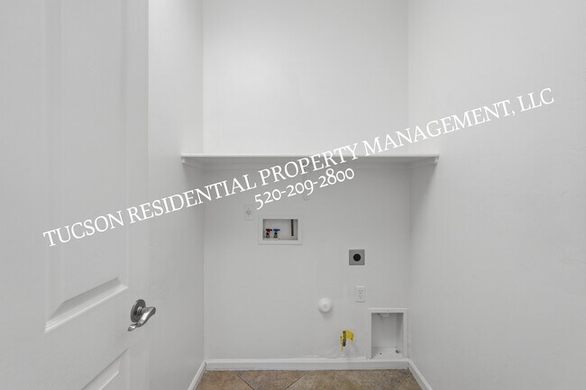 Building Photo - 13245 N Booming Dr