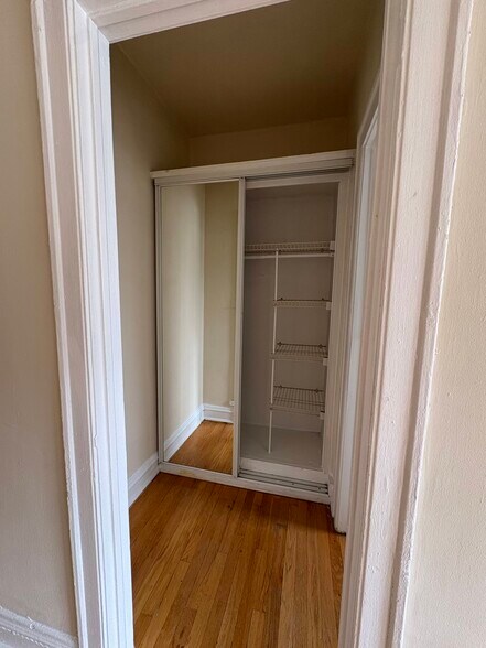 Building Photo - 1154 N Dearborn St