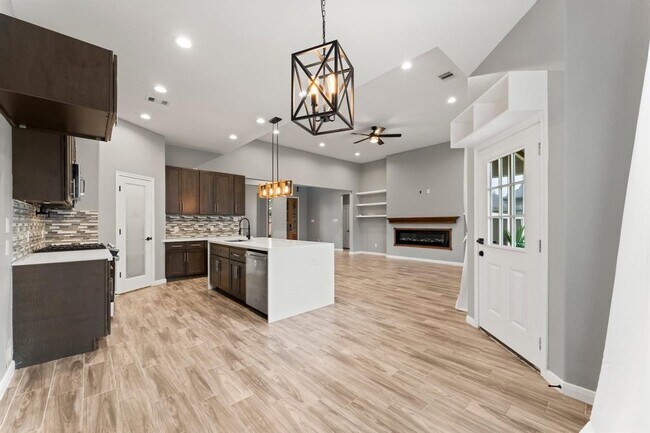 Building Photo - 12511 Savage Ct