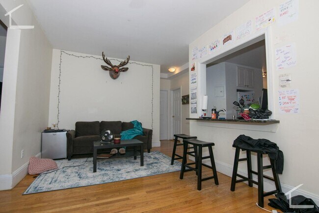 Building Photo - BU Housing - 4Bed 1.5Bath in Brookline - 9/1/26 (H&HW Included - Parking Available)